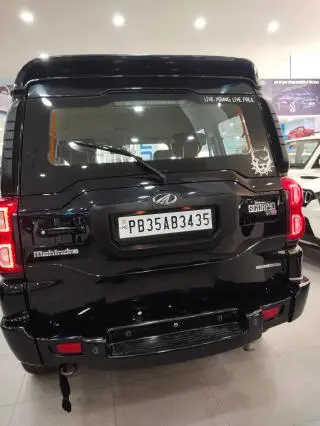 Mahindra Scorpio S10 2017