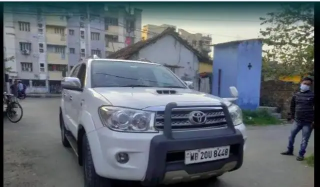 Toyota Fortuner 2.8 4x4 MT 2010