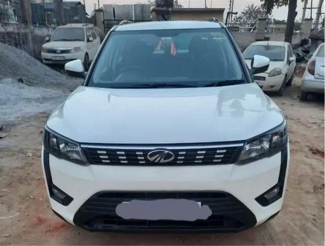 Mahindra XUV300 W8 Petrol 2021