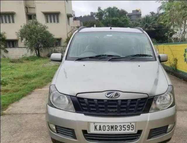 Mahindra Quanto C8 2012