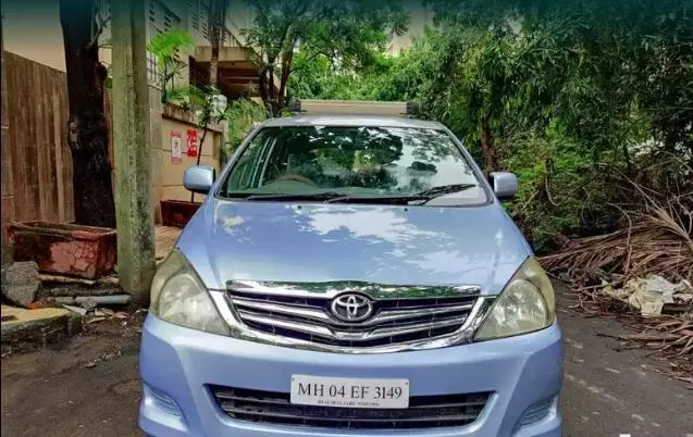 Toyota Innova 2.5 G 8 STR BS III 2010