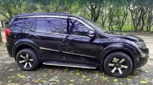 Mahindra XUV500 W10 2017