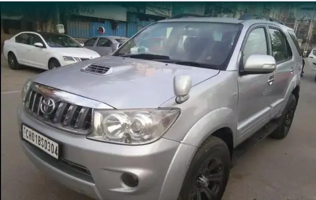 Toyota Fortuner 3.0 4X4 MT 2009
