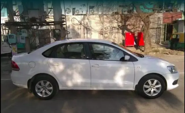 Volkswagen Vento 1.6L Highline 2011
