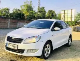 Skoda Rapid ELEGANCE 1.6 TDI MT 2012