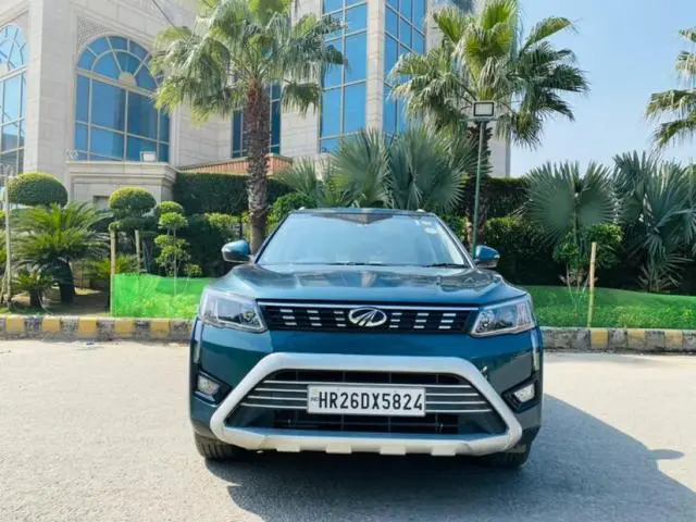 Mahindra XUV300 W8 (O) Petrol Dual Tone 2019