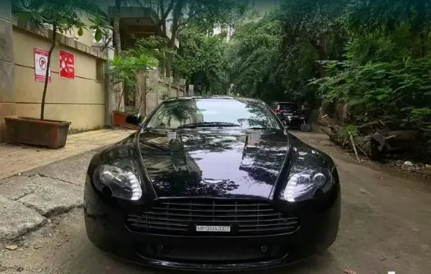 Aston Martin V8 Vantage Coupe 2011