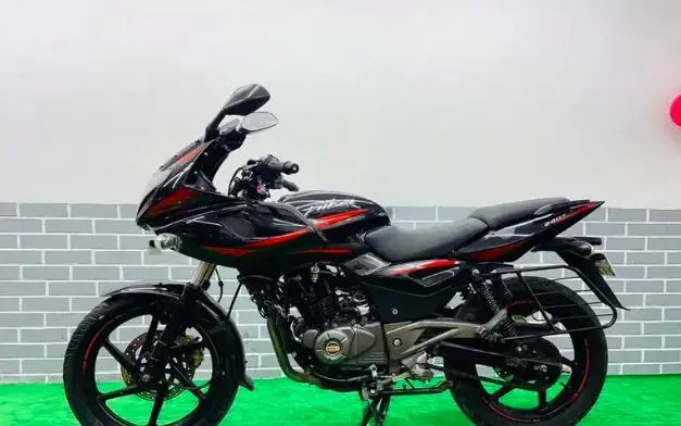 Bajaj Pulsar 220cc 2017