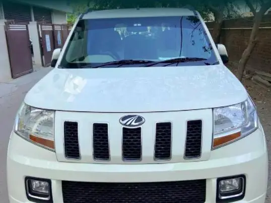 Mahindra TUV300 T8 2015