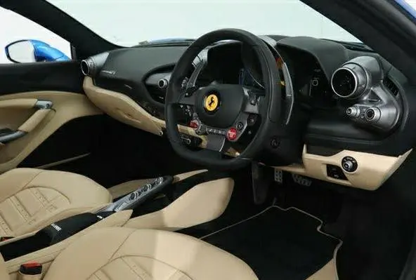 Ferrari F8 Tributo V8 2021
