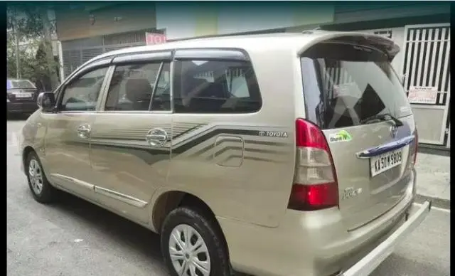 Toyota Innova 2.5 G 7 STR BS III 2011