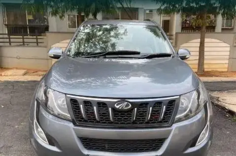 Mahindra XUV500 W10 2015