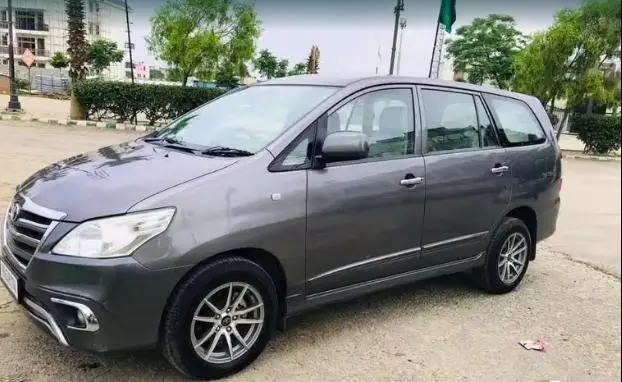 Toyota Innova 2.5 G4 8 STR 2014