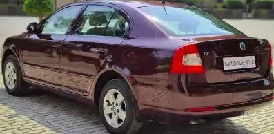 Skoda Laura AMBIENTE 2.0 TDI CR MT 2013