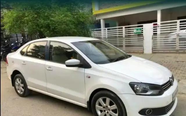 Volkswagen Vento 1.6L Highline Petrol AT 2011
