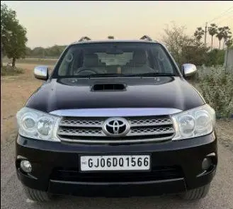 Toyota Fortuner 3.0 4X4 MT 2010