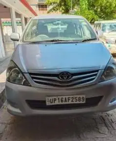 Toyota Innova 2.5 G 8 STR BS III 2011