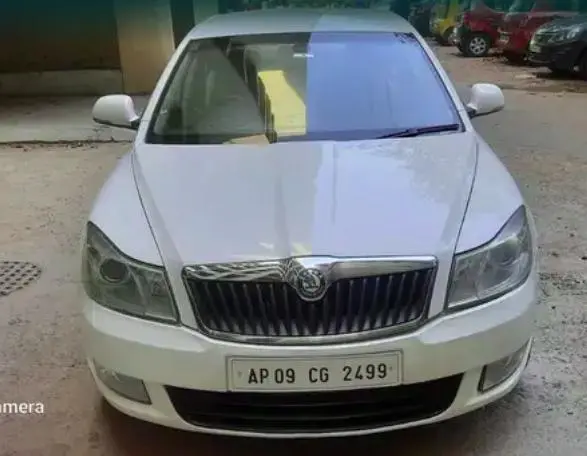 Skoda Laura ELEGANCE 2.0 TDI CR AT 2011