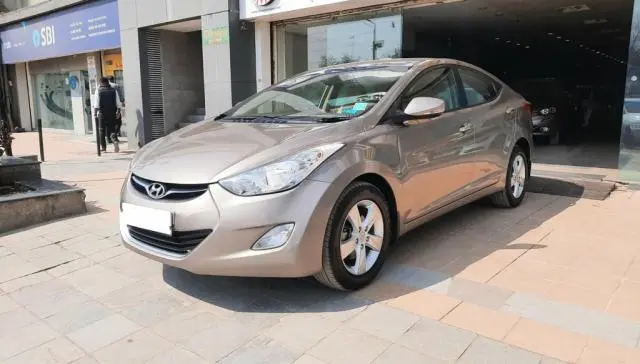 HYUNDAI NEO FLUIDIC ELANTRA 1.8 SX AT VTVT 2013
