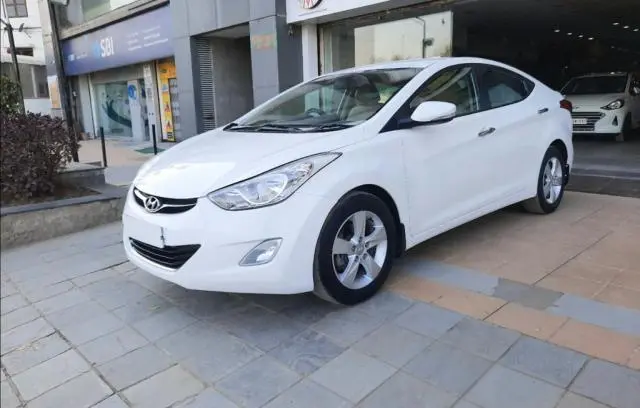 HYUNDAI NEO FLUIDIC ELANTRA 1.8 SX AT VTVT 2013