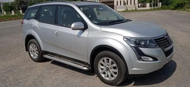 Mahindra XUV500 W9 2018