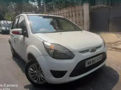 Ford Figo 1.2P TITANIUM MT 2011