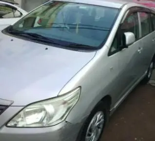 Toyota Innova 2.5 G 8 STR BS IV 2013