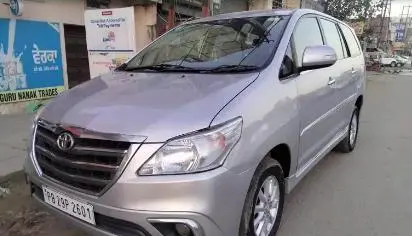 Toyota Innova 2.5 V 7 STR 2012