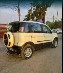 Mahindra NuvoSport N8 AMT 2017