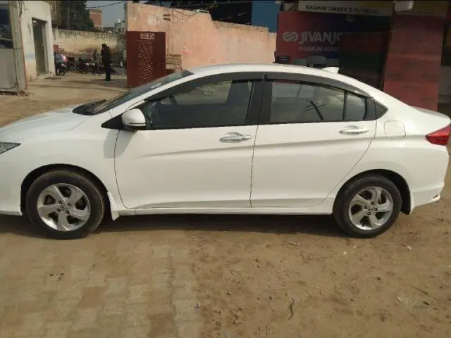 Honda City 1.5 V MT 2015