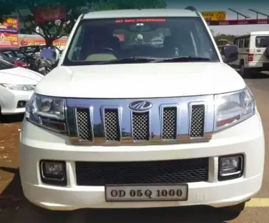 Mahindra TUV300 T8 AMT 2016