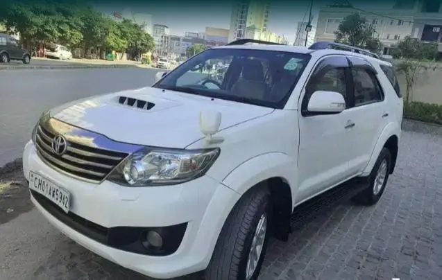 Toyota Fortuner 3.0 4X2 AT 2013