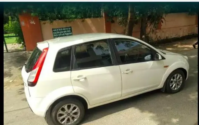 Ford Figo 1.5D TITANIUM MT 2013