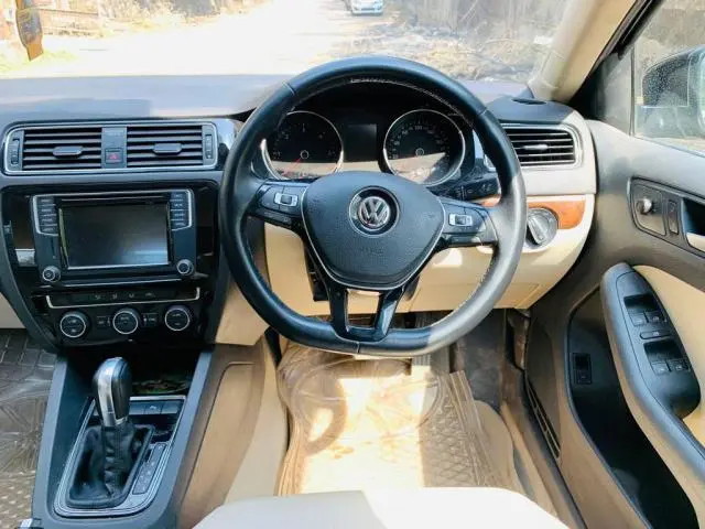 Volkswagen Jetta 2.0L TDI Highline AT 2016
