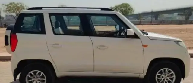 Mahindra TUV300 T8 2017