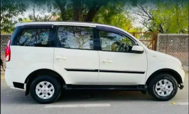 Mahindra Xylo E8 ABS BS III 2012