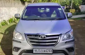 Toyota Innova 2.5 GX 7 STR BS IV 2012