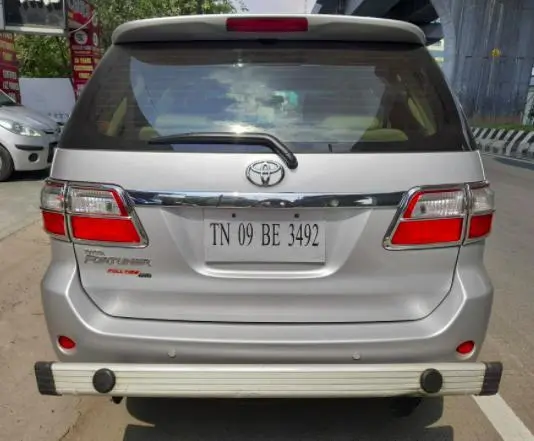 Toyota Fortuner 3.0 4x2 MT 2010