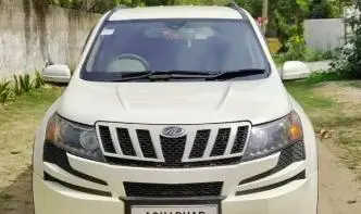 Mahindra XUV500 W6 2015