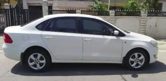 Skoda Rapid 1.6 MPI Elegance 2012