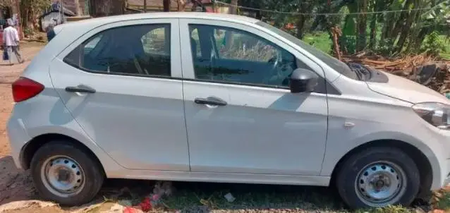 Tata Tiago Revotron XE 2017