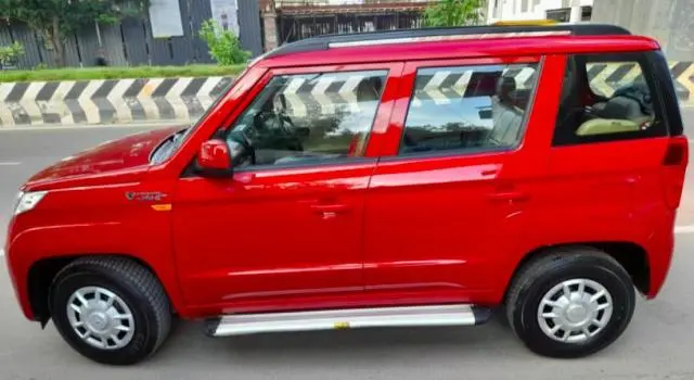 Mahindra TUV300 T6 Plus 2018
