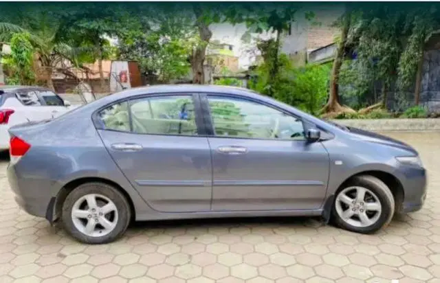 Honda City V AT PETROL 2010