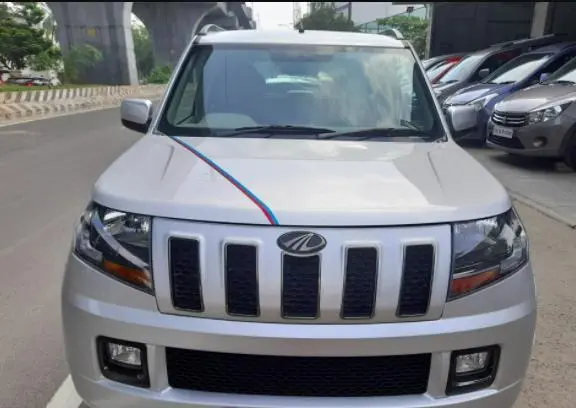 Mahindra TUV300 T10 2018