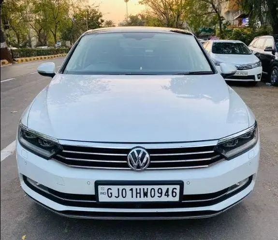 Volkswagen Passat Highline 2.0 TDI AT Connect Edition 2018