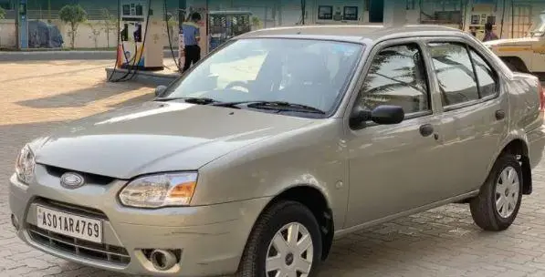 Ford Ikon 1.3 Flair 2010