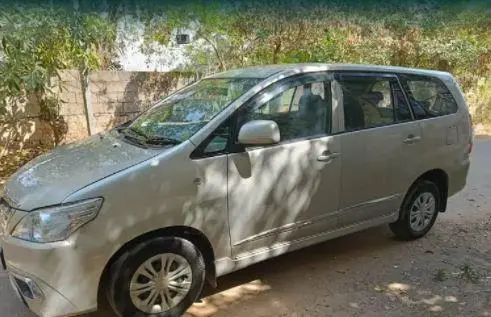 Toyota Innova 2.5 G 8 STR BS IV 2016