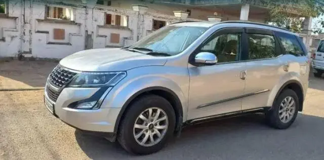 Mahindra XUV500 W11 2018
