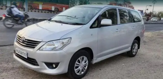 Toyota Innova 2.5 G 7 STR BS III 2013