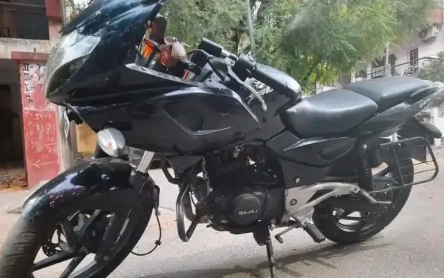Bajaj Pulsar 220cc 2010